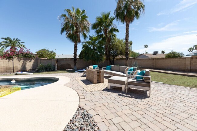 Building Photo - Tempe Beauty! 2199 Sq Ft 4 bedroom 2 bath ...