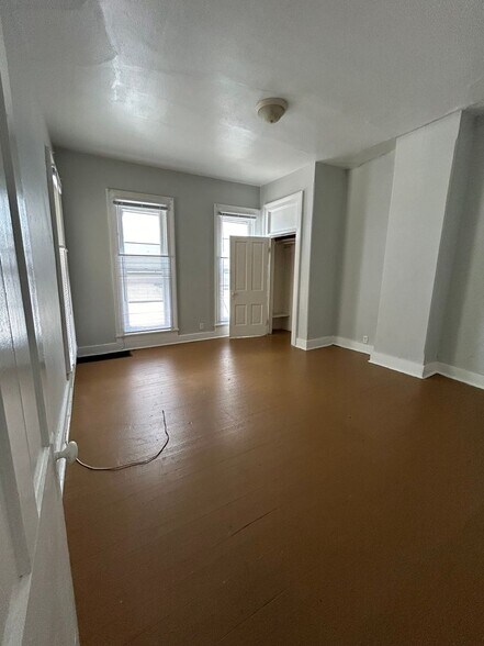 Building Photo - 212 Tinkler St