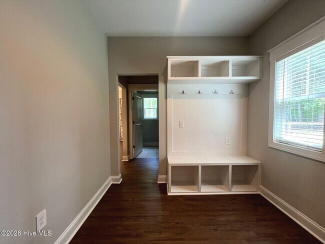Building Photo - 404 Endicott Ct