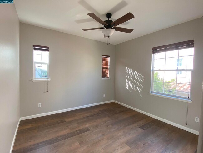 Building Photo - 2409 Maidenhair Way