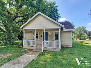 Building Photo - Cozy 2-Bedroom, 1-Bathroom House in Westsi...