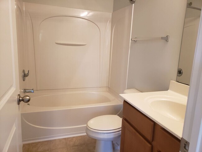 Building Photo - Thompson Ridge Townhome