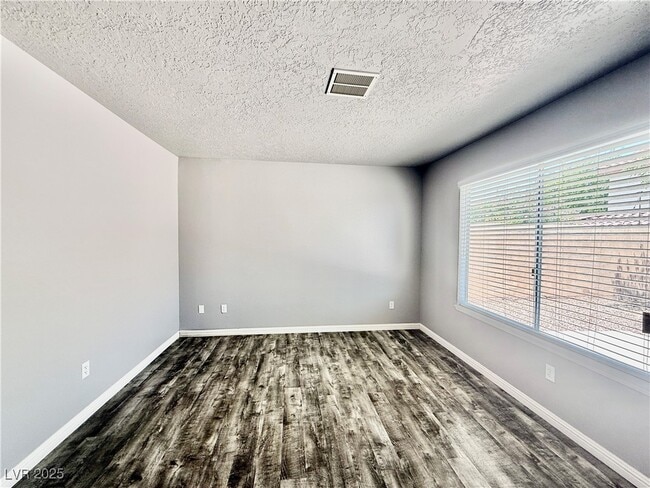Building Photo - 4600 Ermine Ct