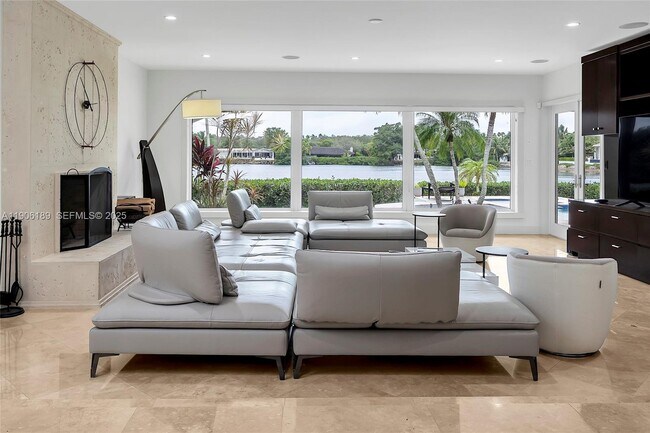 Building Photo - 415 Rovino Ave