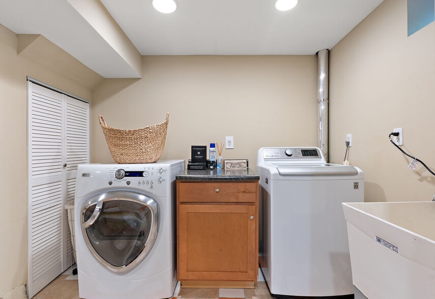 Building Photo - 17710 12th Ave N