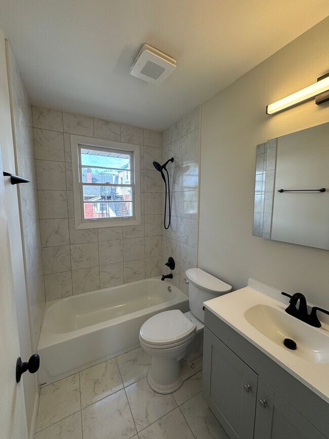 Building Photo - 1036 Seymour Ave