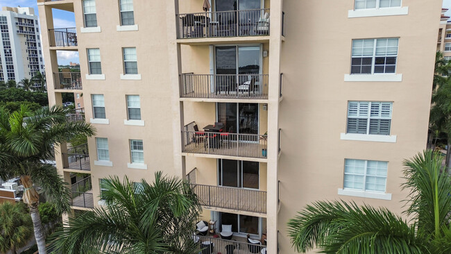 Building Photo - 1801 N Flagler Dr