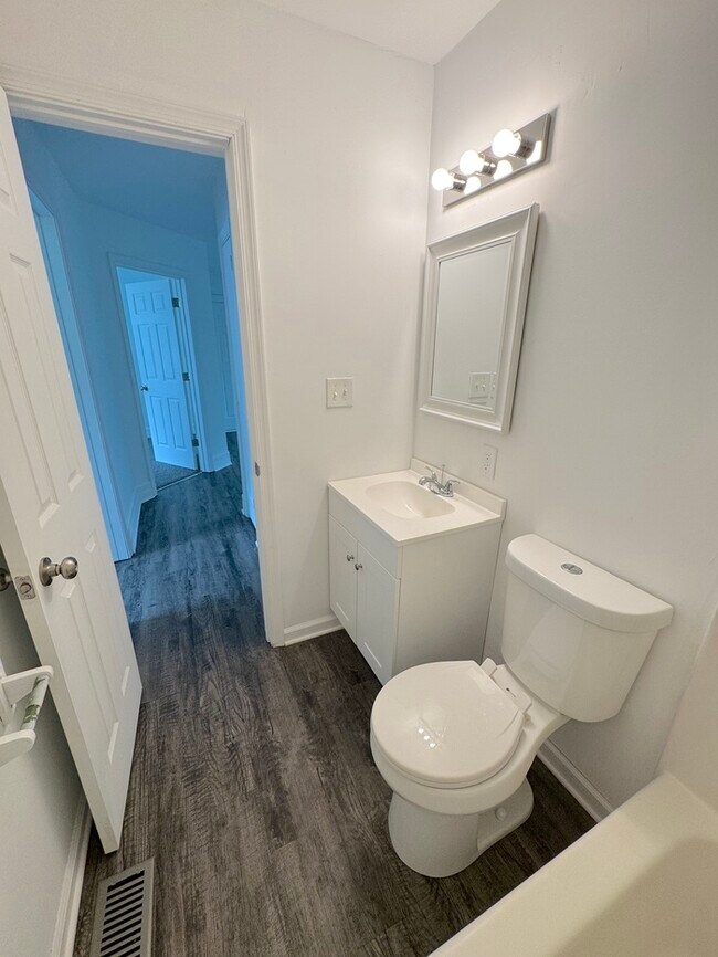 Building Photo - CHARMING 4-BEDROOM, 2-BATH COTTAGE-STYLE HOME IN HAMPTON, VA!