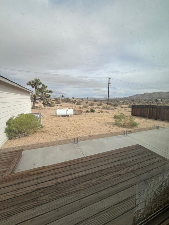 Building Photo - Spacious 3 Bedroom, 2 Bath Home with Large Lot & 3-Car Garage – Prime Location!