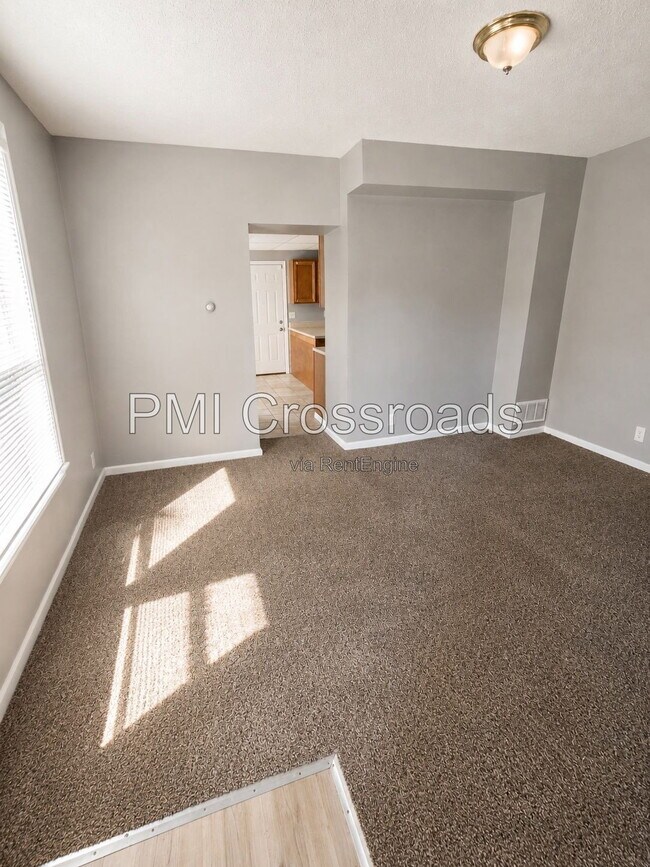 Building Photo - 153 S Cypress Ave
