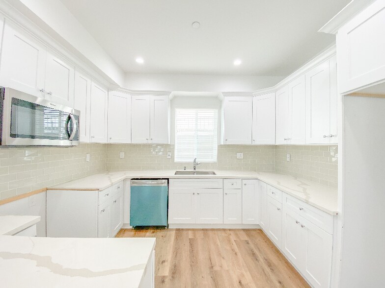 Building Photo - 6754 W 86th Pl