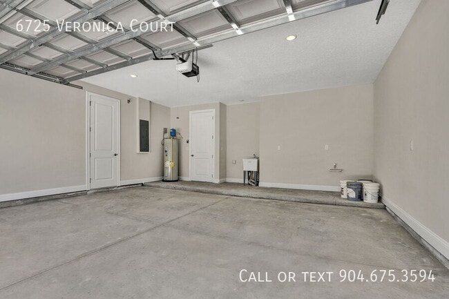 Building Photo - 6725 Veronica Ct