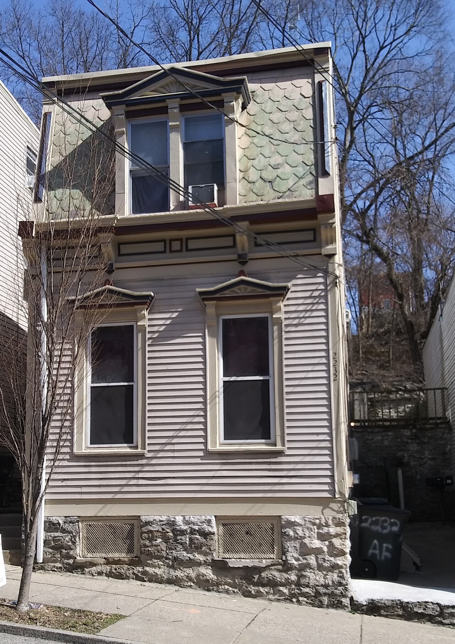 Building Photo - 2232 Ravine St