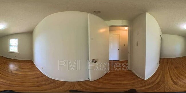 Building Photo - 2223 Pendleton Dr