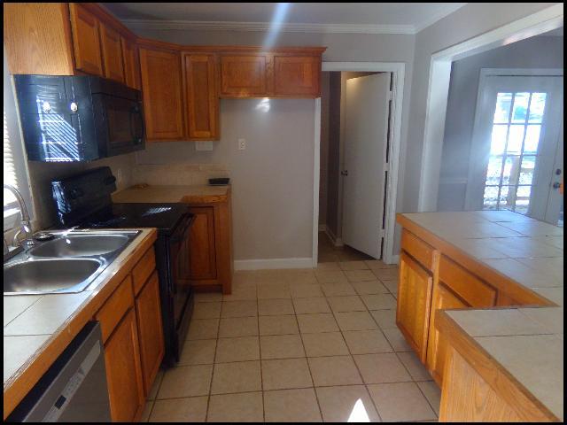 Building Photo - 15 Lillie St