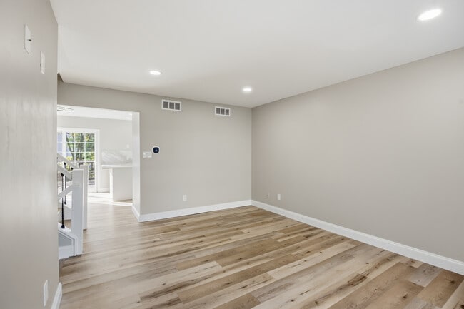 Building Photo - 3459 Howell Ct