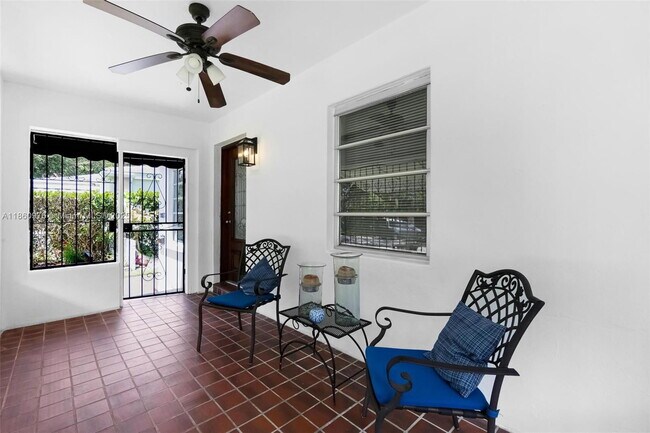 Building Photo - 1107 El Rado St