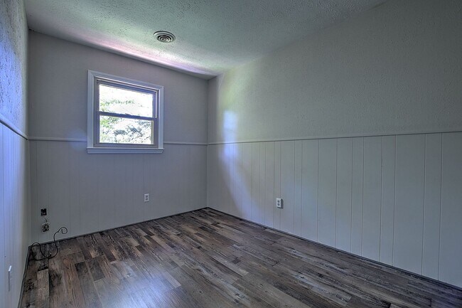Building Photo - 405 Cypress St