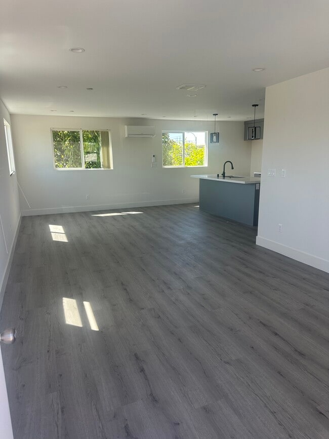 Building Photo - Reddy Gardena Properties