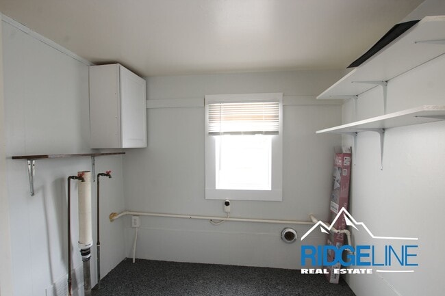 Building Photo - Great Smaller Home for Lease! (Water, Garb...