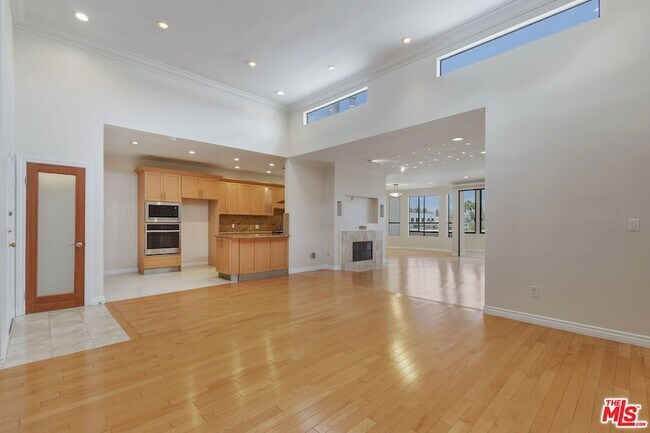 Building Photo - 4443 Ventura Canyon Ave