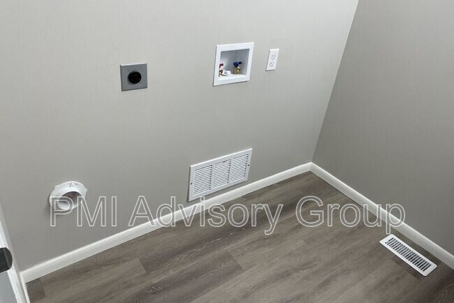 Building Photo - 602 SE 37th St