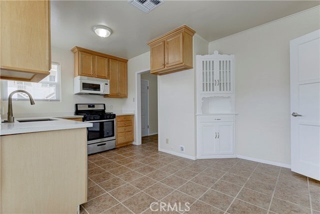 Building Photo - 559 E Providencia Ave