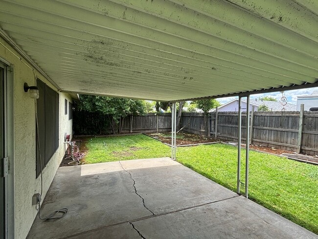 Building Photo - Cozy Cul-De-Sac Home