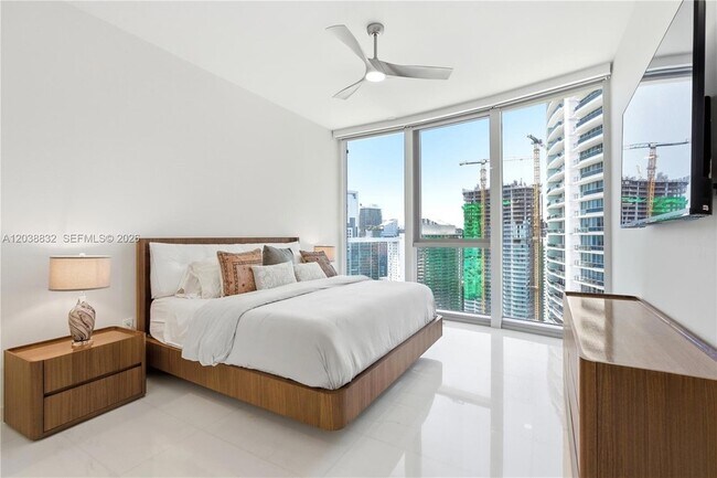 Building Photo - 300 Biscayne Blvd Way