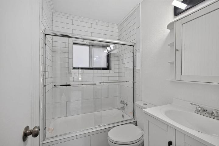 Building Photo - 540 NE 61st St