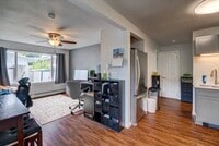 Building Photo - 614 Dewitt St