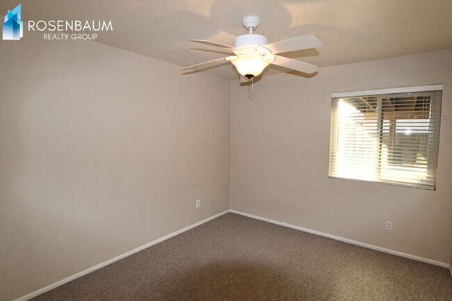 Building Photo - Gorgeous 4-bedrooms, 2-baths home with den in Peoria!