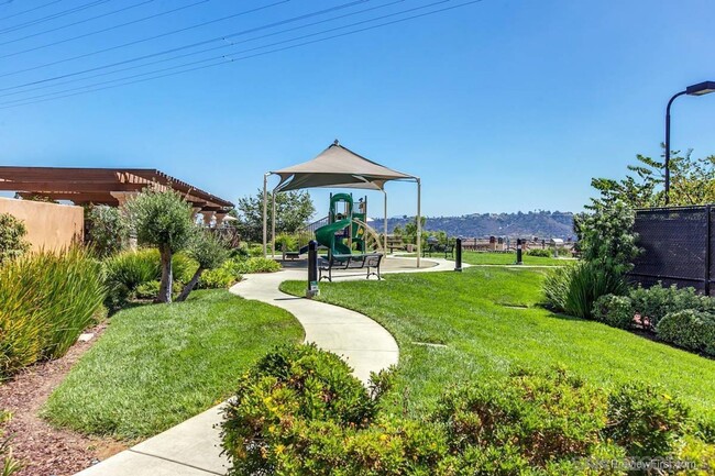 Building Photo - Beautiful & Spacious 2BD/2BA Townhouse in ...
