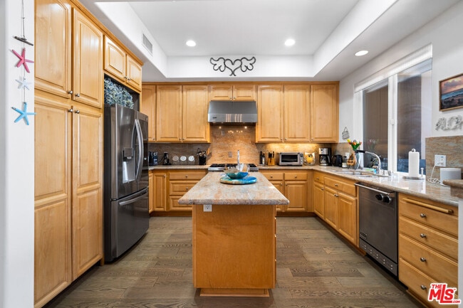 Building Photo - 6450 Lunita Rd