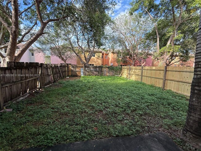 Building Photo - 656 SW 11th St