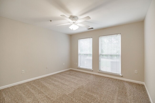 Building Photo - Ground-level, one-story condo in the highly sought-after gated community, The Woodlands of Athens!