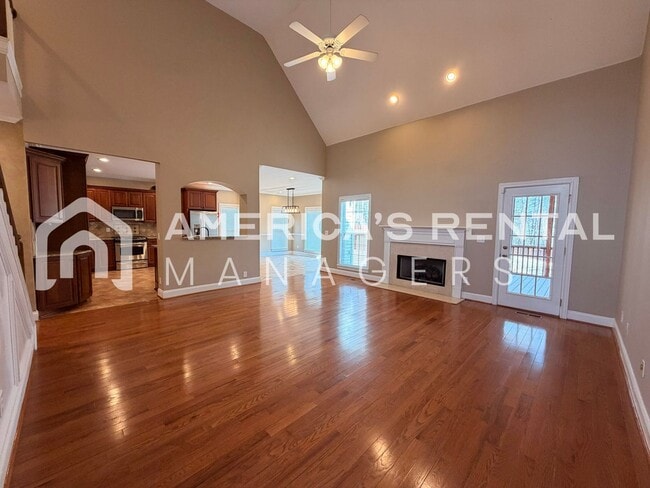 Building Photo - Spacious Five Bedroom Residence in Meadowbrook!