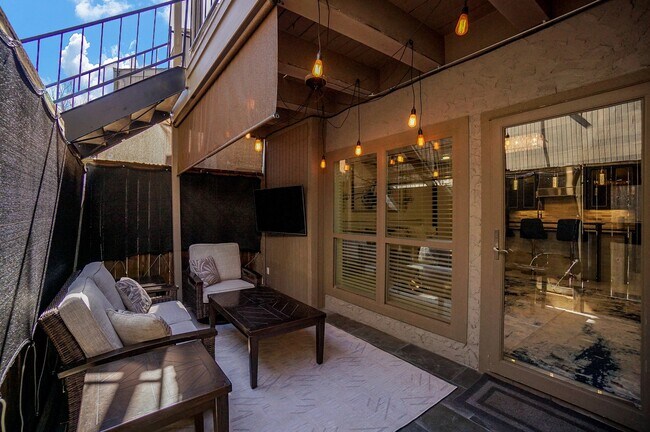 Building Photo - 5711 Sugar Hill Dr