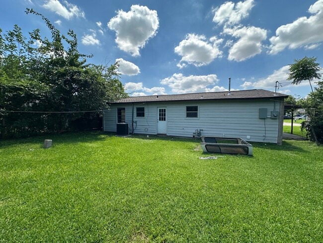 Building Photo - 8227 St Lo Rd