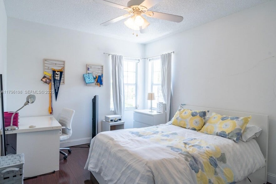 Building Photo - 1999 Madeira Dr