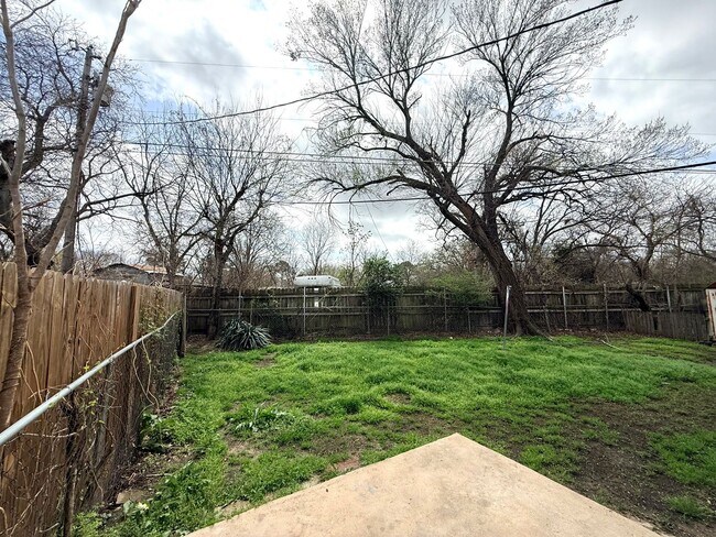 Building Photo - 1020-1022 Vera Court