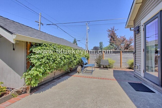 Building Photo - 5271 NE 30th Ave