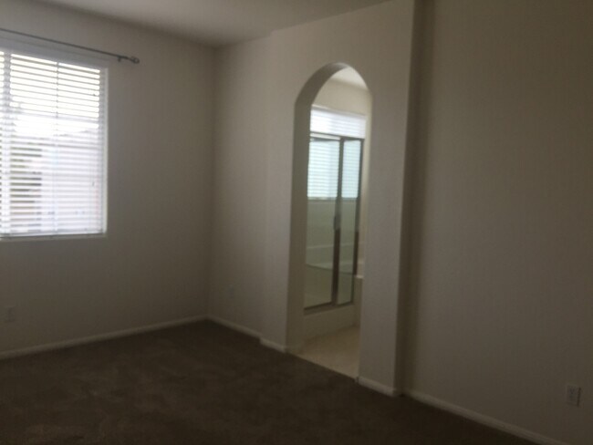 Building Photo - IMPECCABLE 2-STORY IN FANTASTIC NEIGHBORHOOD!