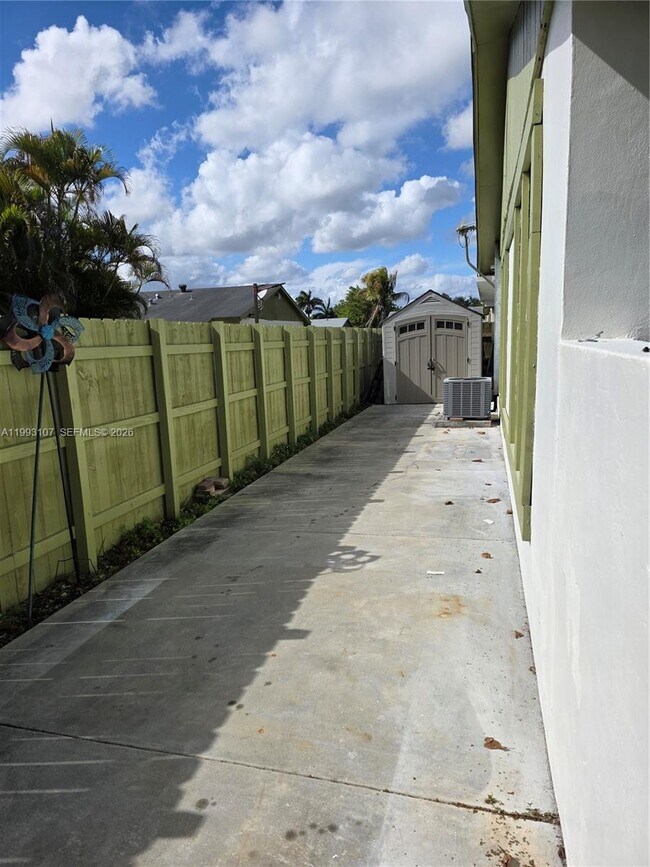 Building Photo - 12241 SW 115th Terrace