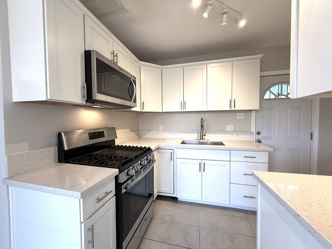 Kitchen - 1936 S Rimpau Blvd