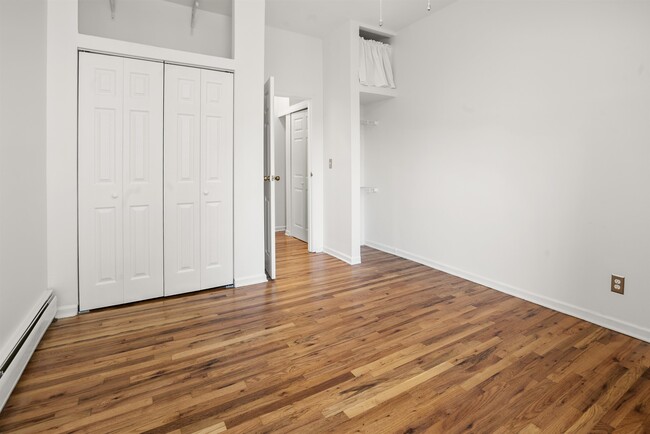 Building Photo - 226 1st St