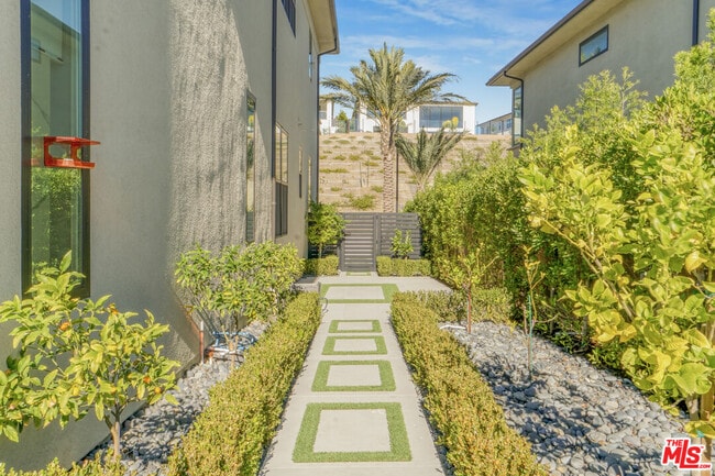 Building Photo - 20306 Willoughby Ln