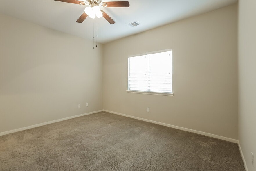 Building Photo - 21735 Grassy Hill Ln