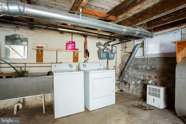 Building Photo - 639 S Montford Ave