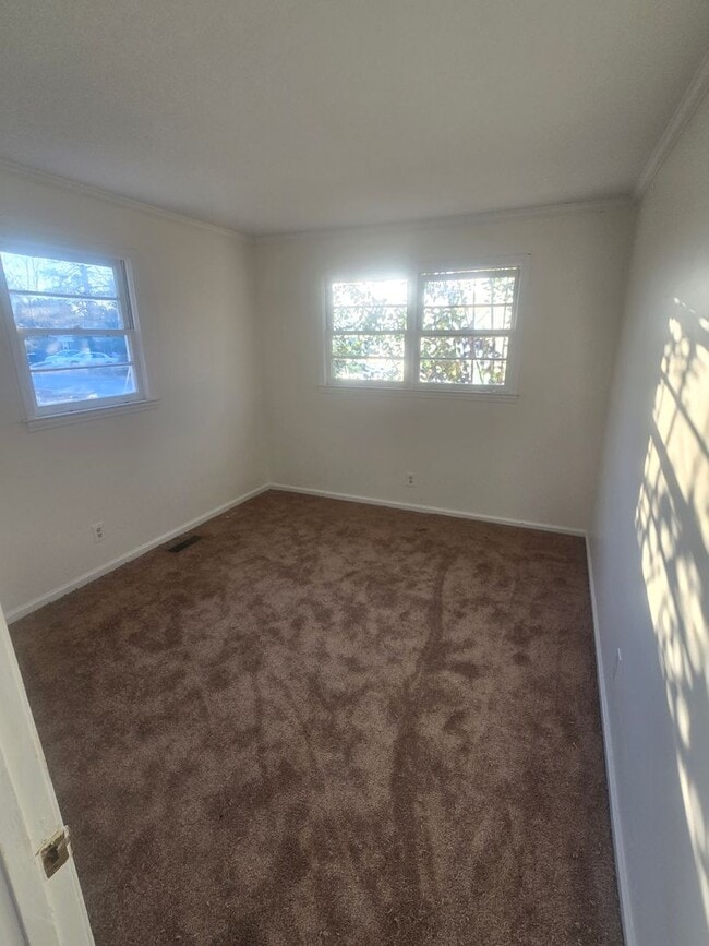 Building Photo - Spacious and affordable